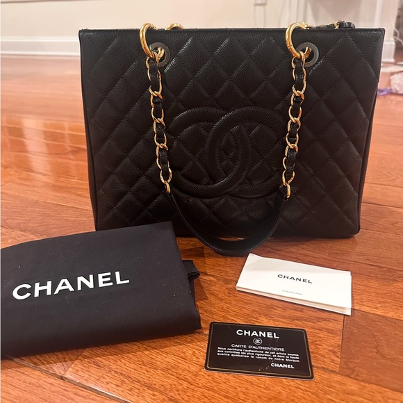 ✨NWT CHANEL caviar black w gold hard, authenticity card/dust bag yes (13X10) - Picture 3 of 16